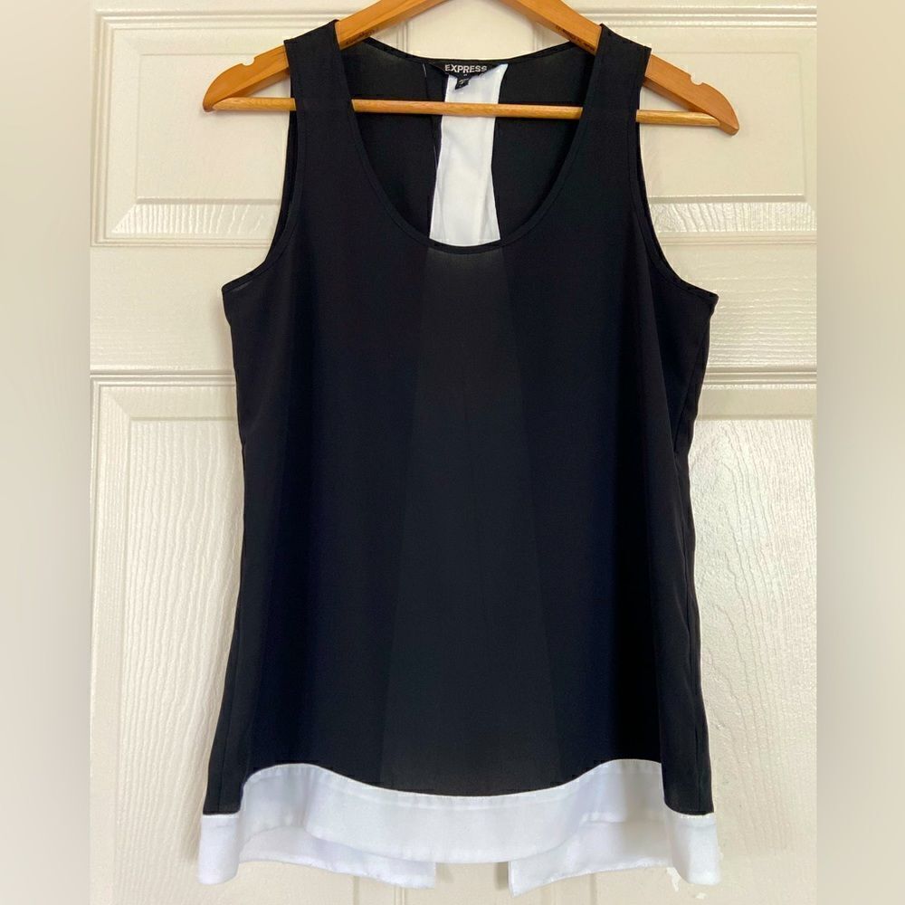EXPRESS Scoop Neck black and white chiffon sleeveless slit back top